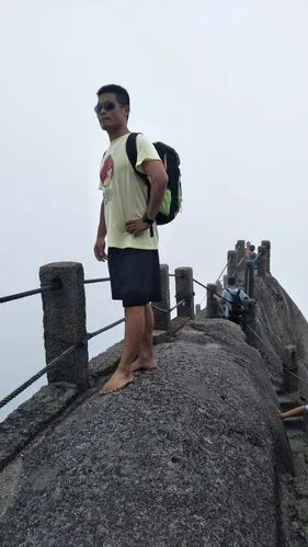 我酷爱爬山,不仅仅是因为生在平原,很少见山