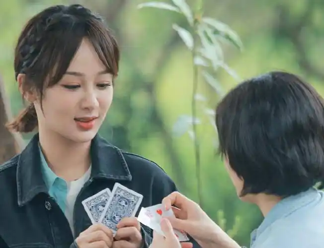 张艺兴主动提出带杨紫兜风,聊天时互动超甜蜜,这对我先嗑为敬!