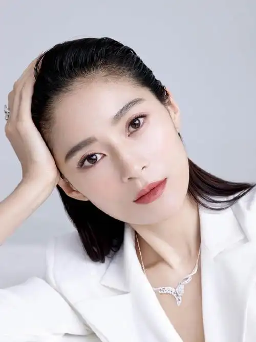 王媛可性感摩登写真图片