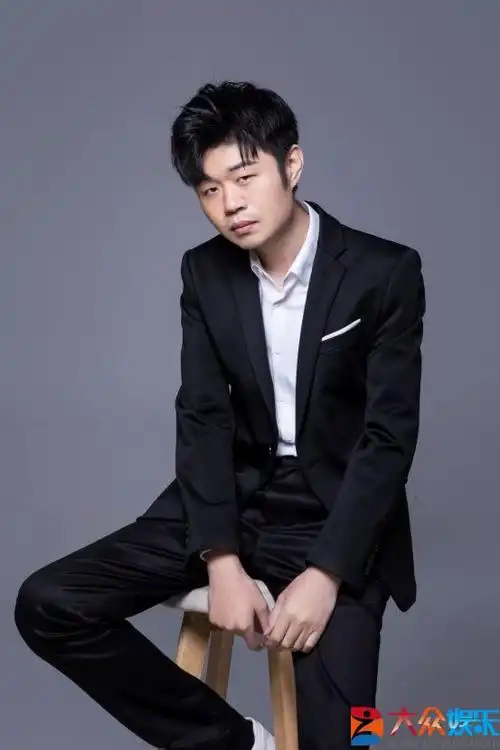 资讯 音乐 > 正文  过往在榜单上战绩优异的"原创民谣歌手"陈硕子再次