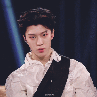 范丞丞三格动图