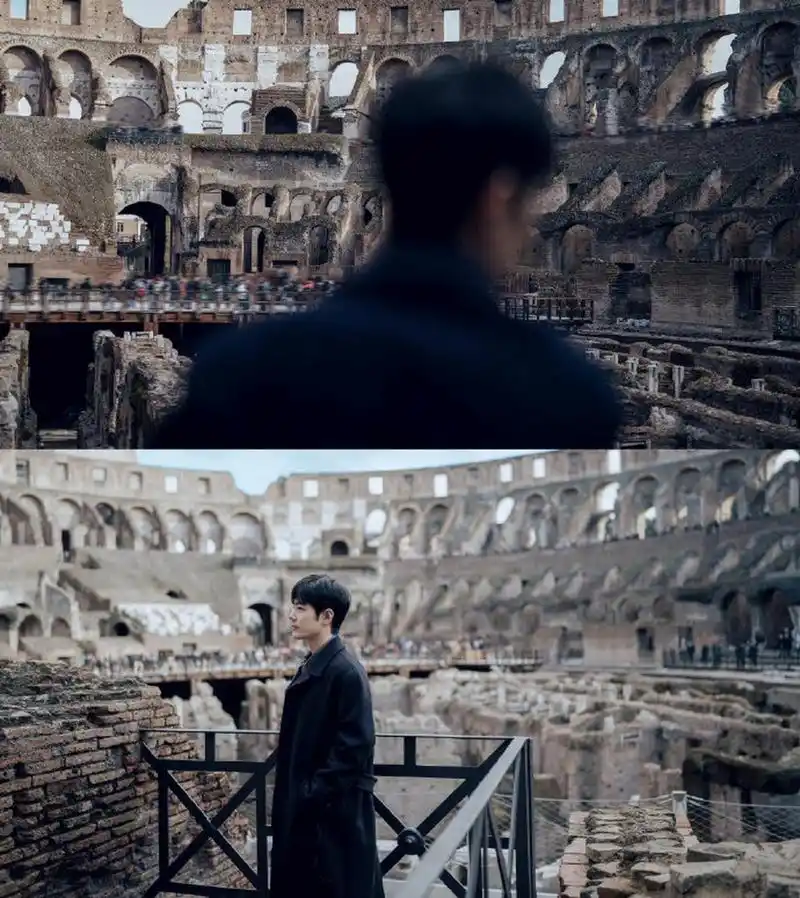 肖战到罗马斗兽场游玩,照片像电影截图,大衣,黑白滤镜 ,侧颜 ,背影拍