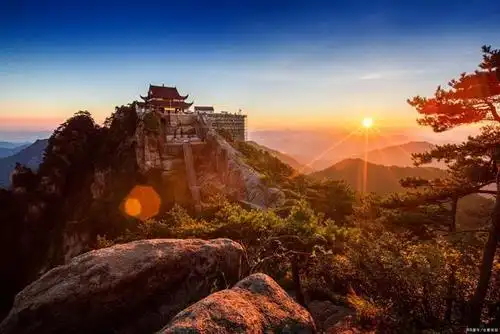 九华山最高寺院在海拔1300多米的山峰上,来九华不上天台等于白来