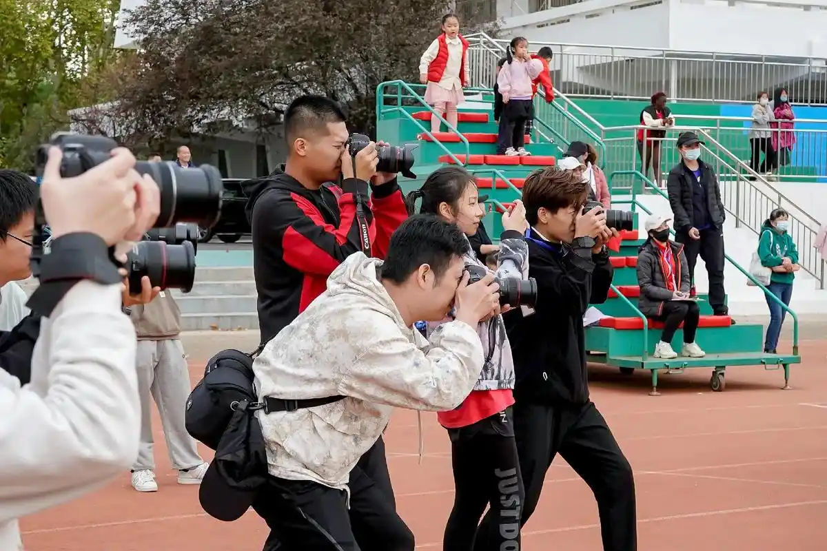 学生时代的最后一场运动会啦.以一名见证者的身份.#摄影 #大 - 抖音