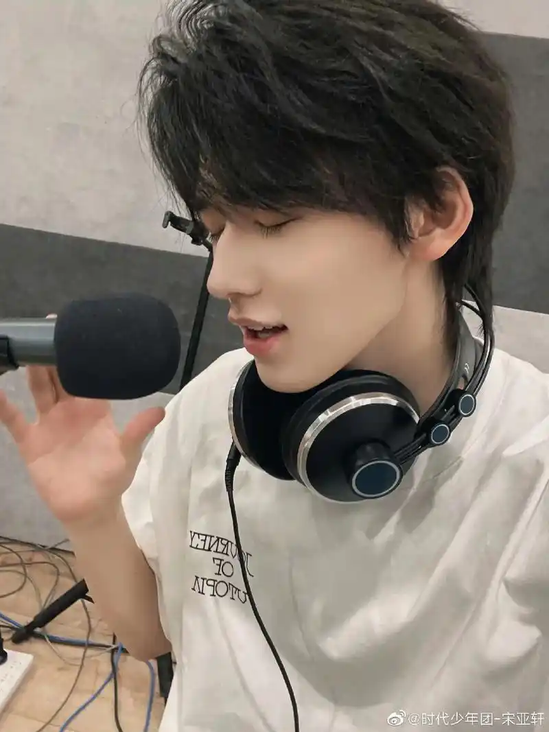 侧脸合集#宋亚轩 #我的神仙爱豆 #挡不住的颜值 #真的超爱 - 抖音