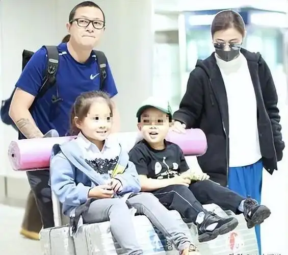 演员梅婷:离婚后很幸运,二婚嫁摄影师,我是两个孩子的