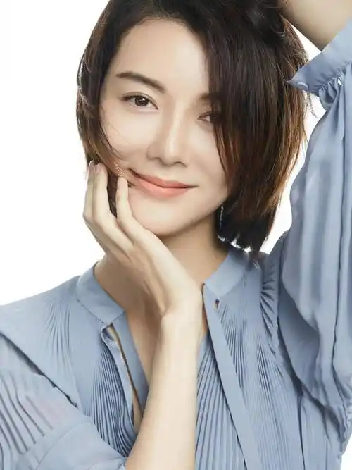 车晓40岁依旧靓丽,这样的身材保持的真好,电眼迷人,知性惑人_女人_剧