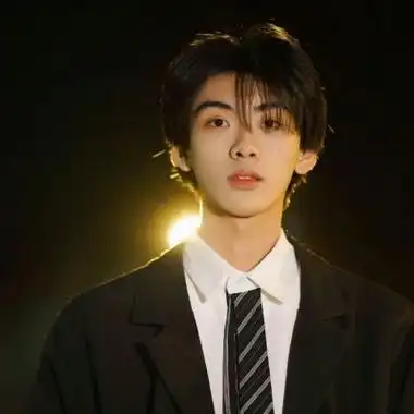 好看清晰的男生头像图片帅气男生真人高清微信图片大全