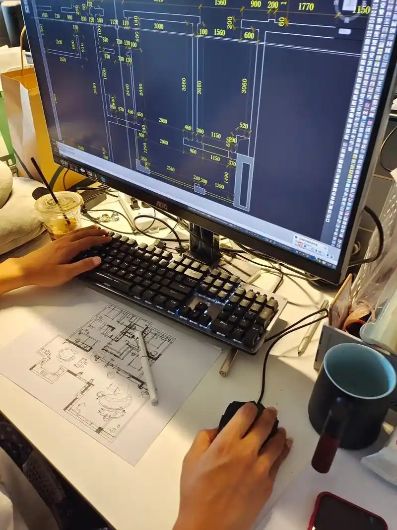 白天搬砖有阳光,晚上加班有月光～#室内设计师 #设计师日常  - 抖音