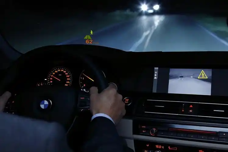 晚上开车技巧,一定要认真看,老司机和新手都很受用