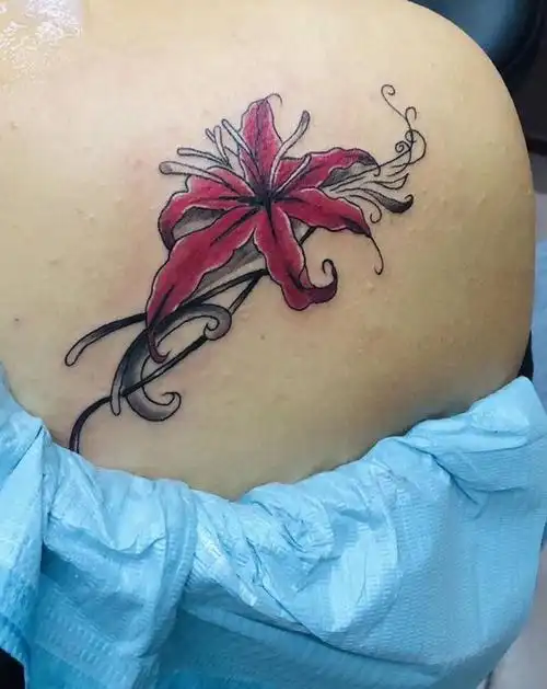 彼岸花纹身图片_肩部新传统纹身图案