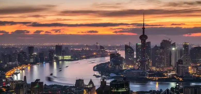 城市傍晚霞光背景图片