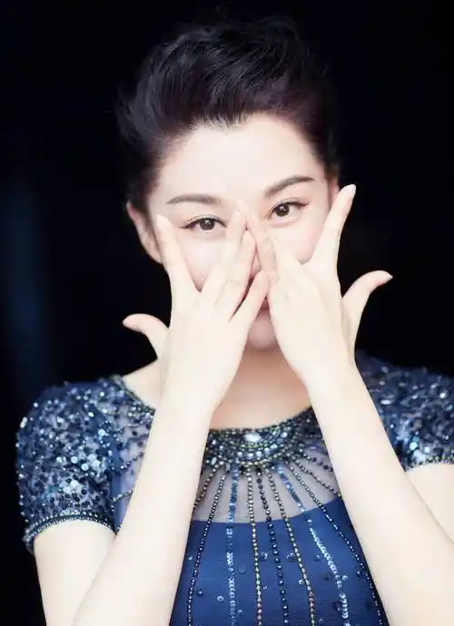 许晴疑似被封杀?遭ai换脸除名,如今风韵犹存疑得罪人销声匿迹_电影_角