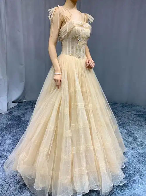 出租双肩吊带超仙浪漫礼服外景彩纱新娘敬酒礼服