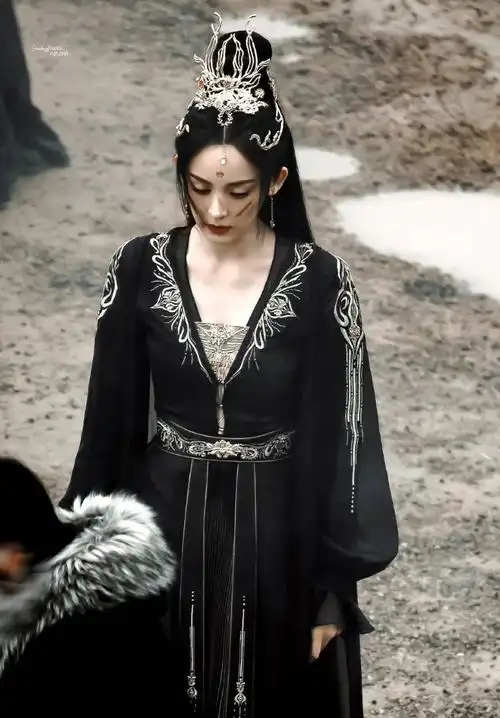 古力娜扎新剧路透仙气十足多套造型曝光