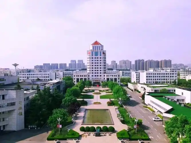 江苏海洋大学的本部——苍梧校区首先带大家参观的让我们开始本次的