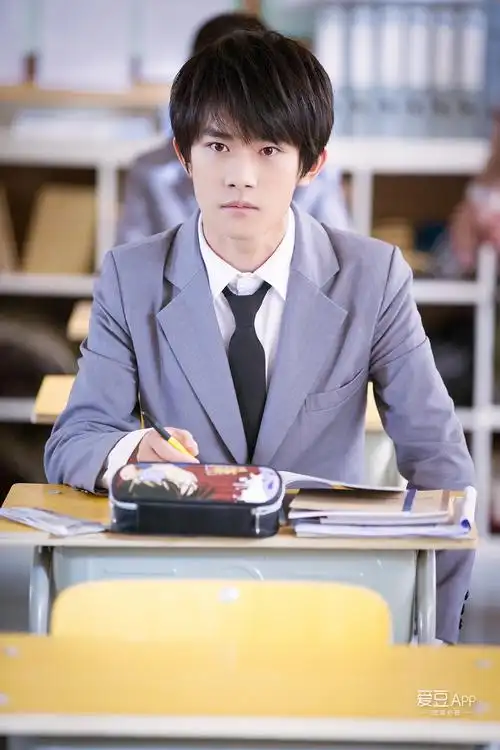 易烊千玺分享171110千玺萌主的考验福利高清图给帅气的易学长打call