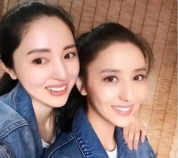 董璇与佟丽娅罕见同框 43岁的董璇与佟丽娅罕见同框,两位女神以最真实