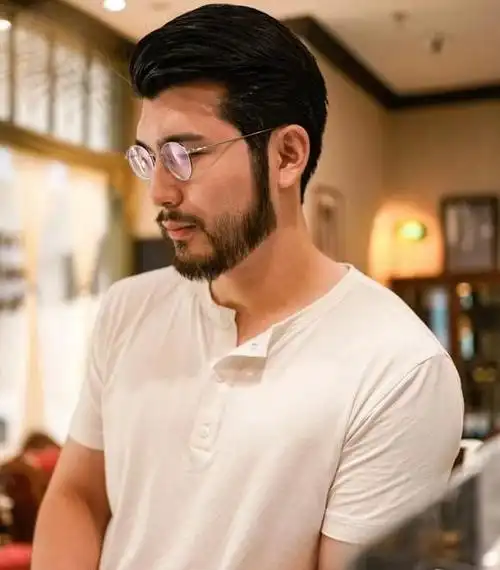 男人过了40岁,发型尽量不要留寸头,油头,换成这些才大方得体