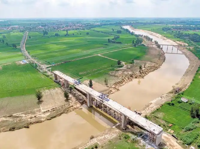 襄阳316省道唐河特大桥主跨合龙