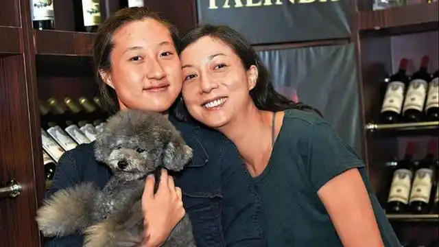 因早期与外籍女友andi结婚,导致母女俩闹翻.