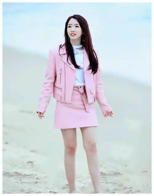 原创孟美岐穿紫色大西装玩下衣失网友全身get不到美点