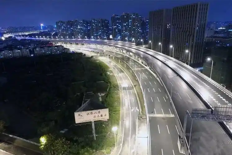 s5这条高架虽然贯穿嘉定,宝山,普陀,但是往市区方向,其它区域地面是