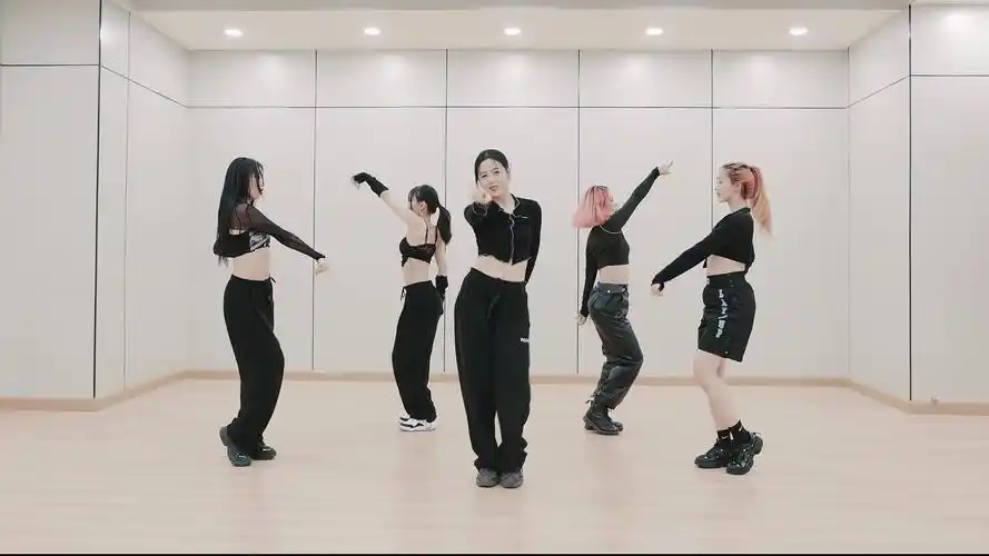 甜美暴击itzy女团舞inthemorning翻跳练习室版