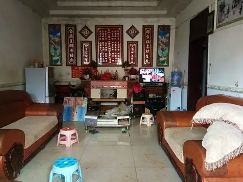 非贫困户陈光红家客厅.