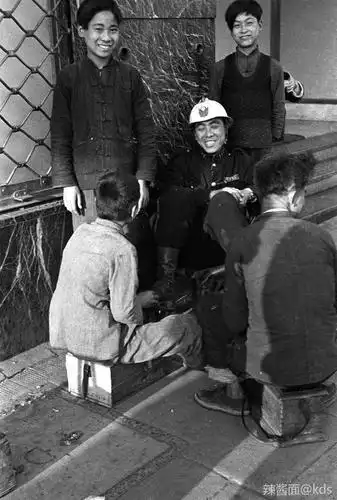 用老照片来告诉你十里洋场里那些你看得到的风花雪月和看不到的刀光