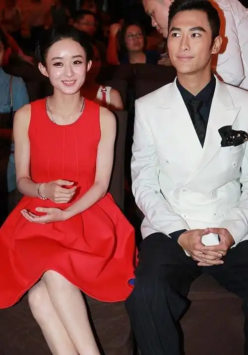 作为何超莲的闺蜜兼"老公"的邓紫棋当然要第一个送上祝福啊,在下方