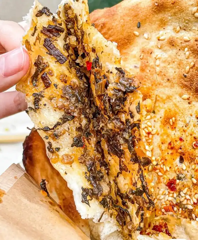 围炉三国锅盔梅干菜的幸福.全国门店通用,梅干菜yyds !比 - 抖音