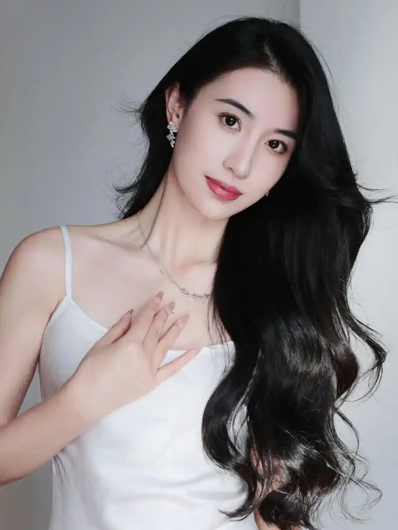 拥有一头柔顺飘逸的头发真的是重中之重了9999 基本没有留过短发