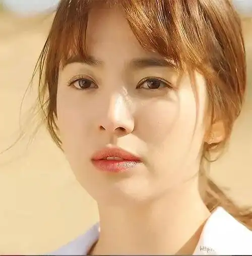 (*图片来源宋慧乔粉丝团微博)在《太阳的后裔》中扮演医生的乔妹唇色