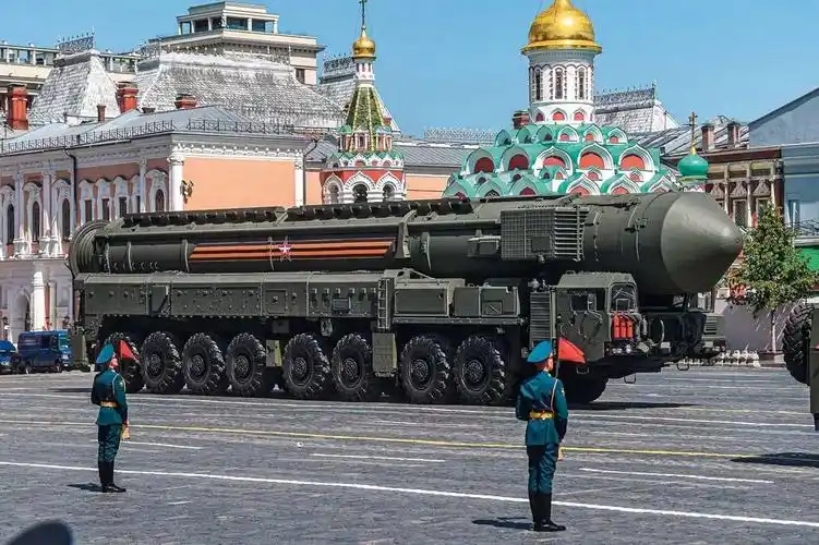 6月24日,"亚尔斯"洲际弹道导弹系统参加在俄罗斯莫斯科红场举行的阅兵