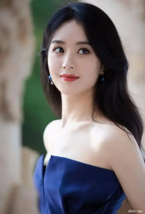 赵丽颖34岁庆生照曝光打扮温柔笑起来好甜甜美气质似少女