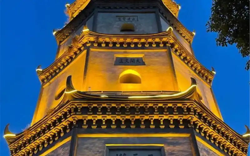 内江三元塔,求神拜佛希望我和你修成正果.