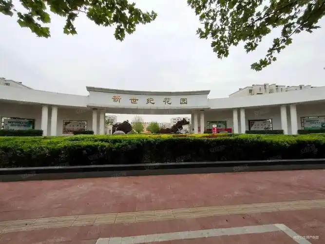 高小八一片内新世纪花园,南北通透两居,中间楼层急售