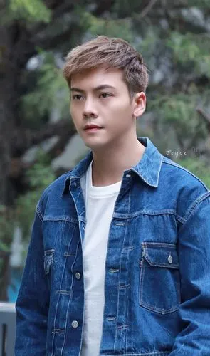 【陈伟霆 william chan】180701 风暴舞 李俊杰 探班 960 x 1627 px