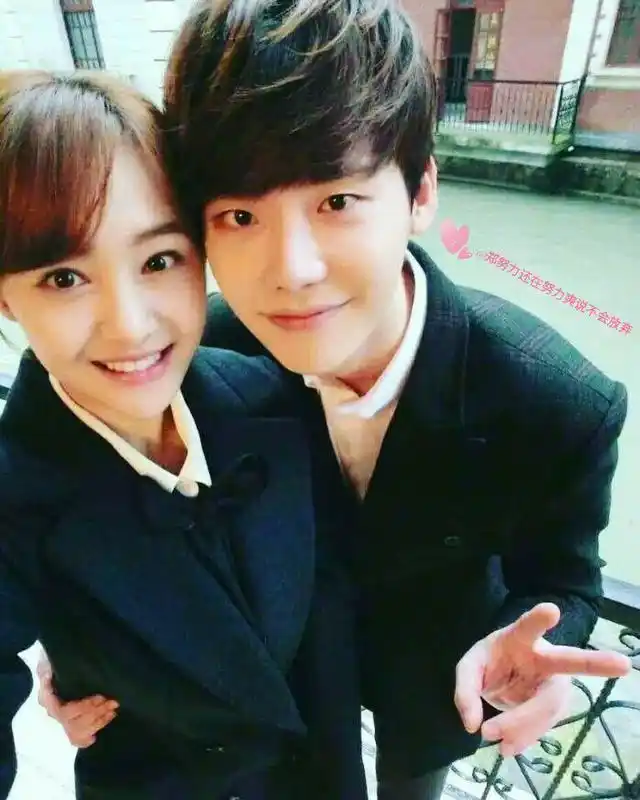 《翡翠恋人》郑爽与李钟硕甜蜜来袭,空气刘海征服韩国观众!