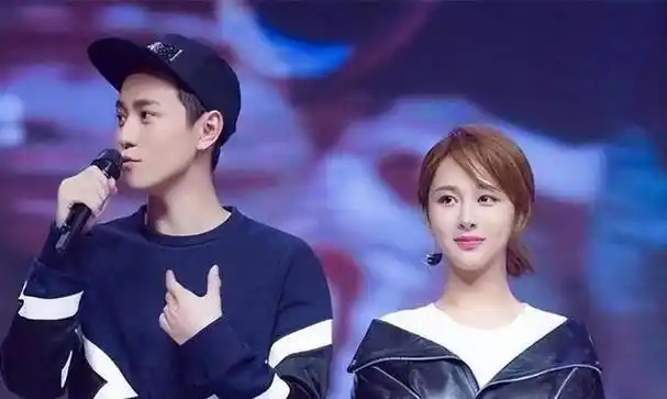 她意外把弟弟带进娱乐圈如今自己不温不火弟弟却大红大紫