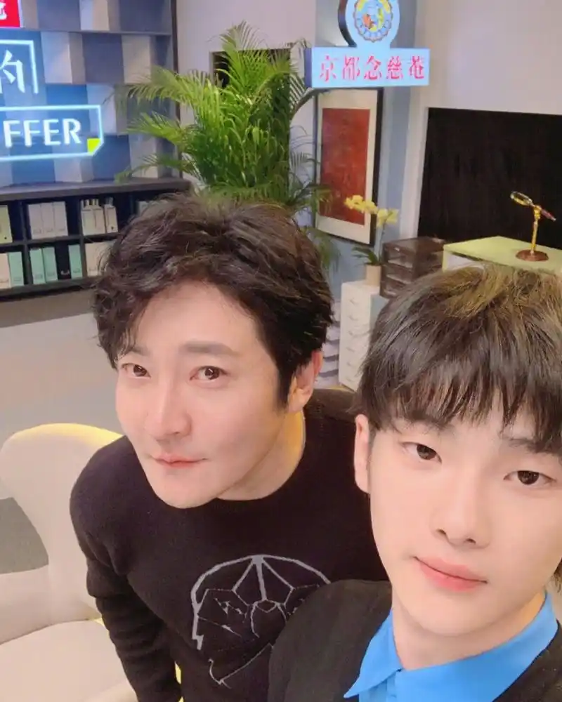 郭京飞割眼袋# 郭京飞真的好绝一个男人!