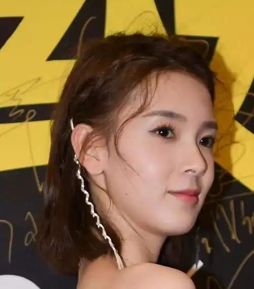 陈瑶带18瓶防晒去出差,白到闪光的少女原来是这样炼成的!