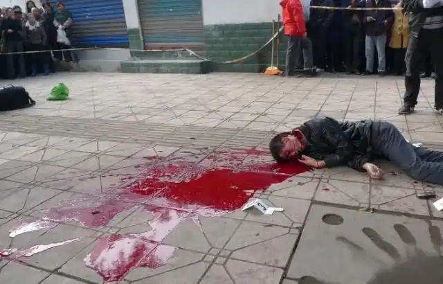 宜宾一男子当街遭人砍死,很恐怖,胆小者勿入!