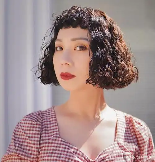 2020流行发型,短发这样烫一烫,百搭又时尚