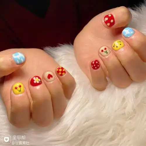 黄色红色蓝色圆形夏天波点短指甲花朵手绘美甲图片
