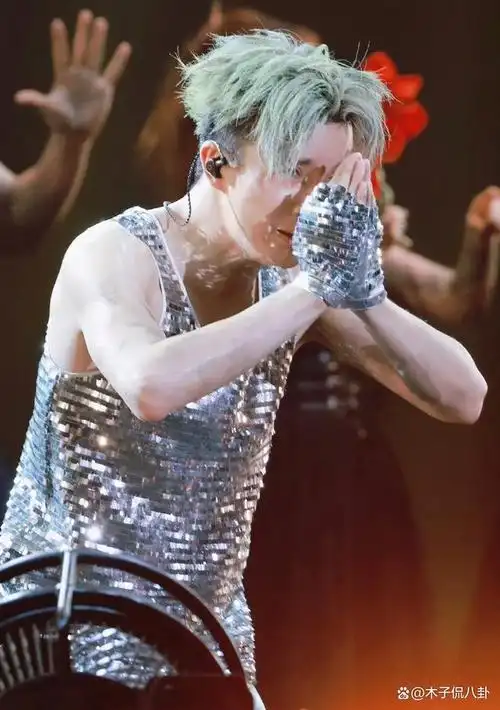 薛之谦鸟巢演唱会上感性流泪,成熟的情感深深触动每一位观众!