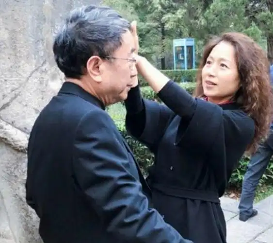 倪琳老公钱文忠(钱文忠,人称时尚先生,教授玩家,他为何对余秋雨,推崇