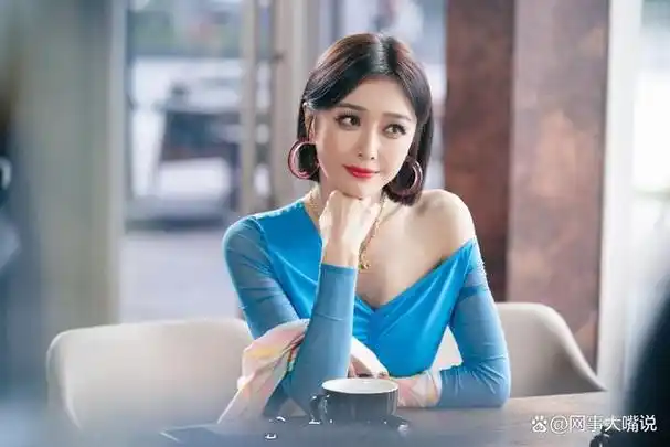 近期热播的电视剧《闪耀的她》中,秦岚所饰演的管文一角吸引了众多