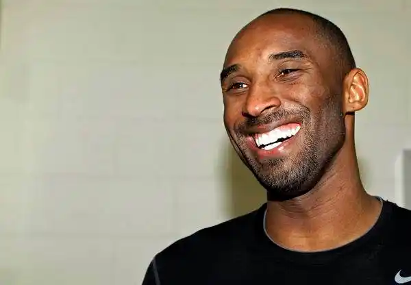 图文湖人训练营开始科比微笑